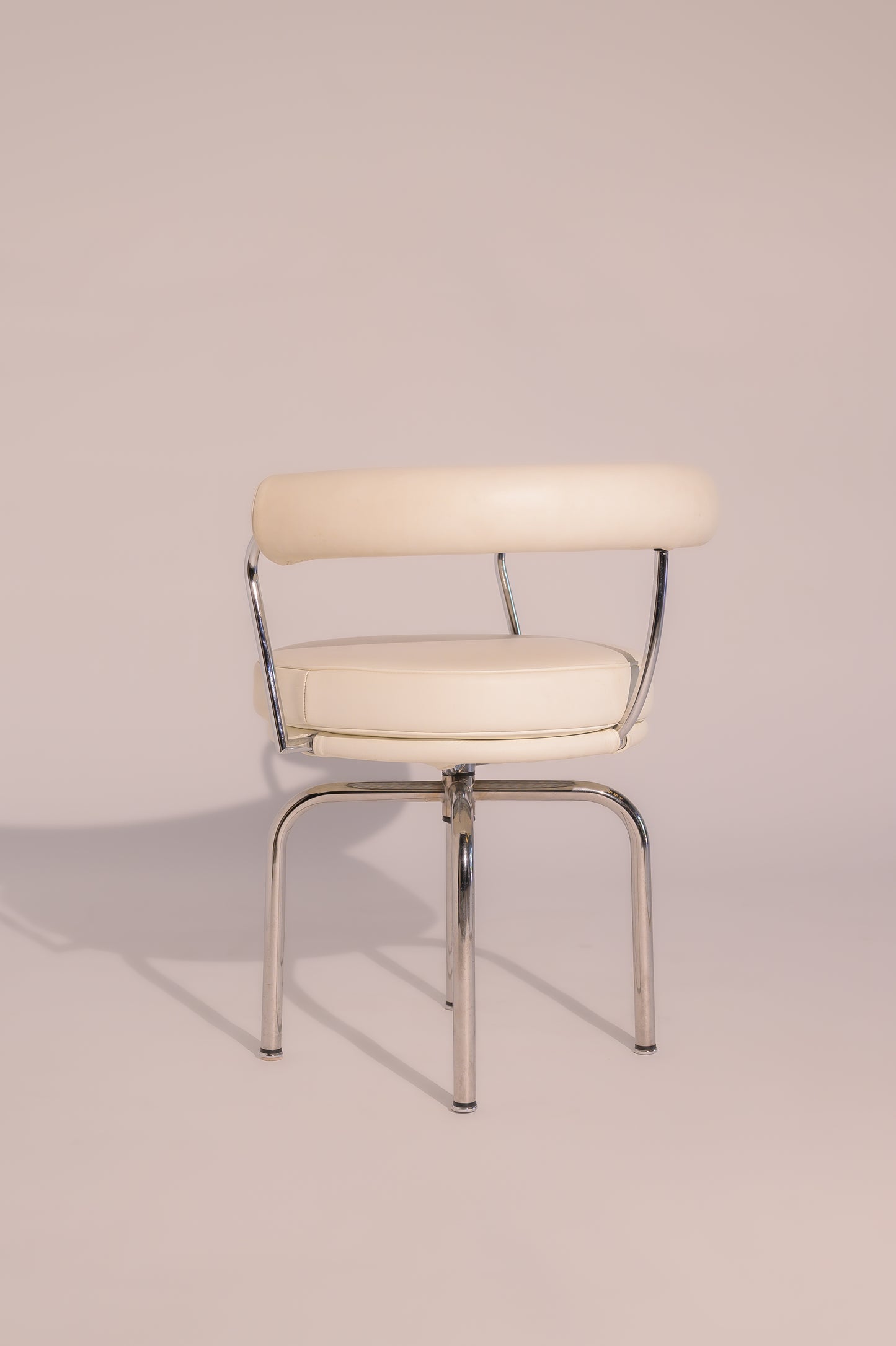 Le Corbusier & Charlotte Perriand LC7 swivel chair