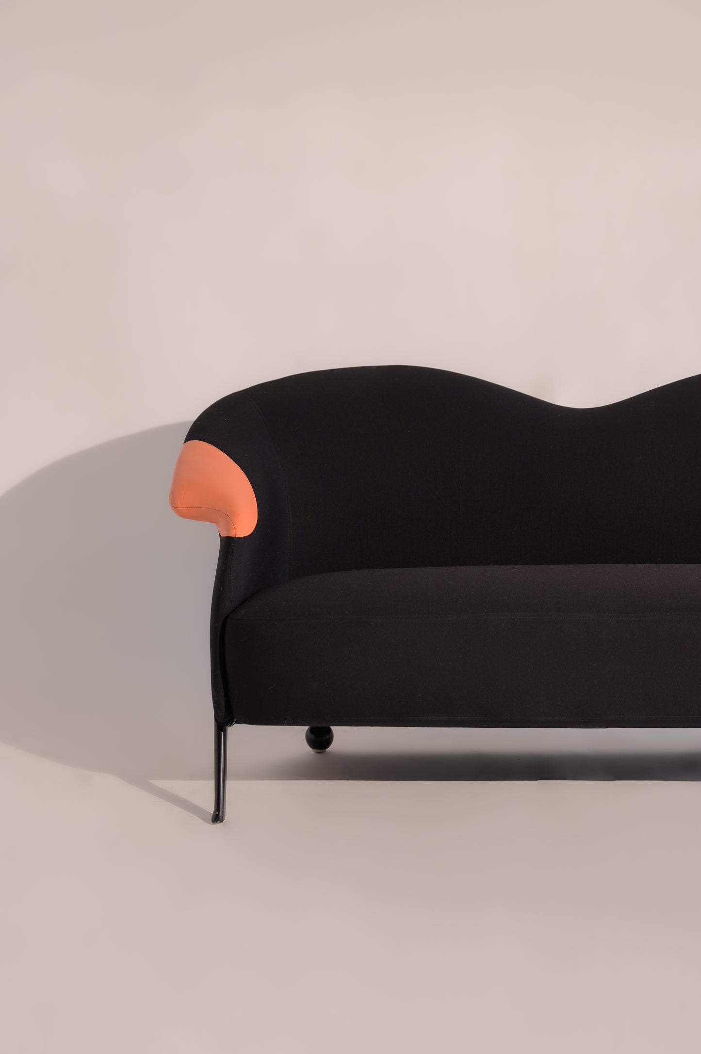 Toshiyuki Kita "Hop" Settee