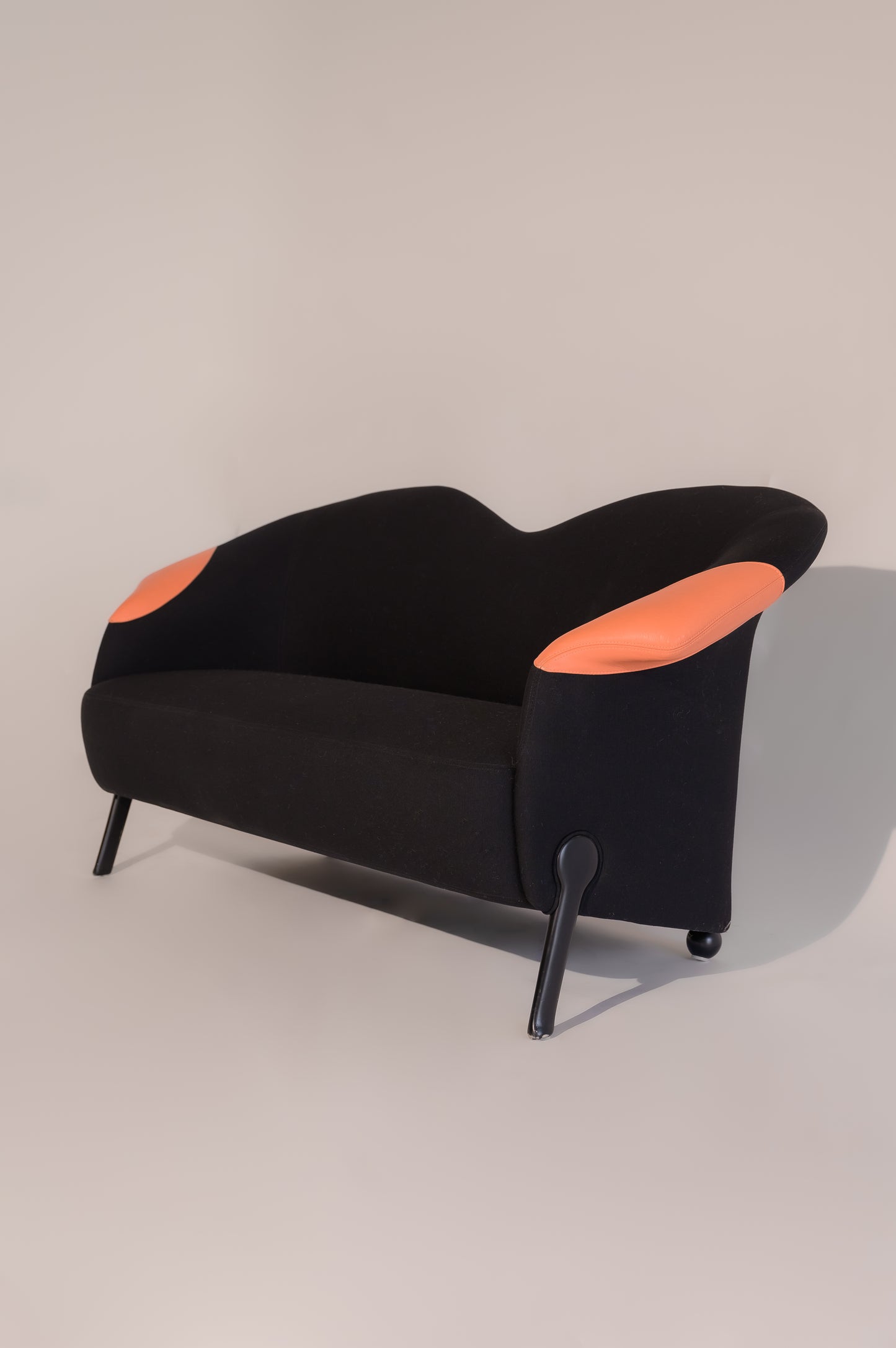 Toshiyuki Kita "Hop" Settee