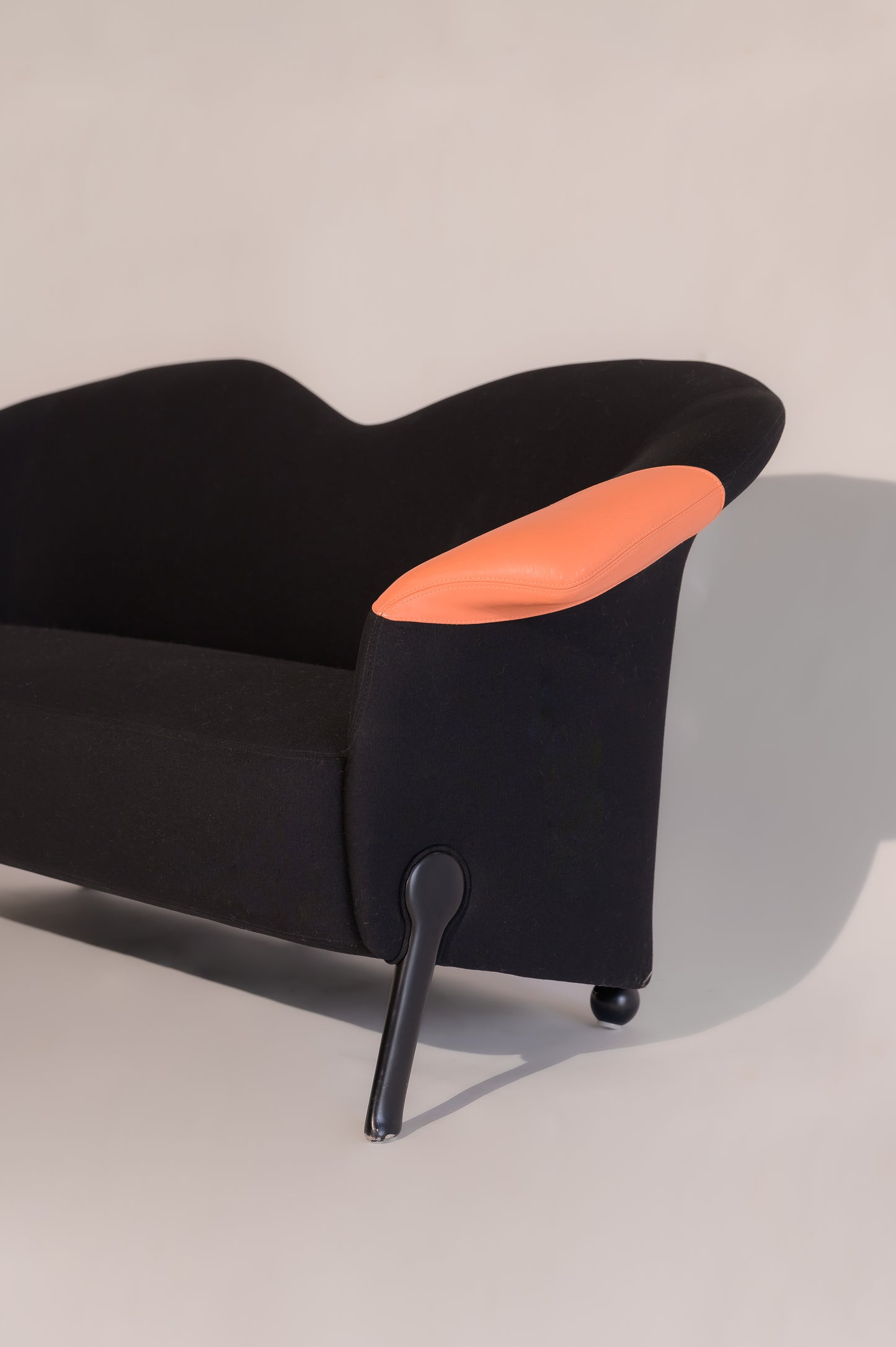 Toshiyuki Kita "Hop" Settee