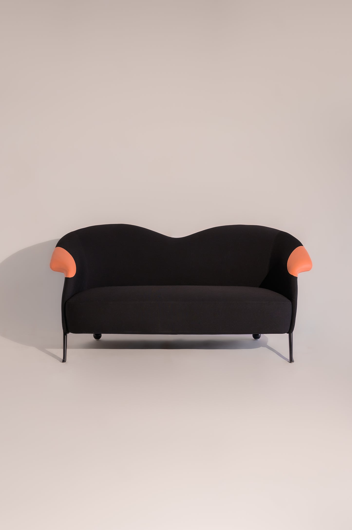 Toshiyuki Kita "Hop" Settee